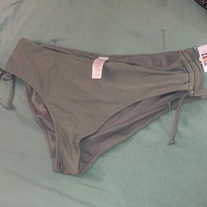 high-waisted bikini bottoms.